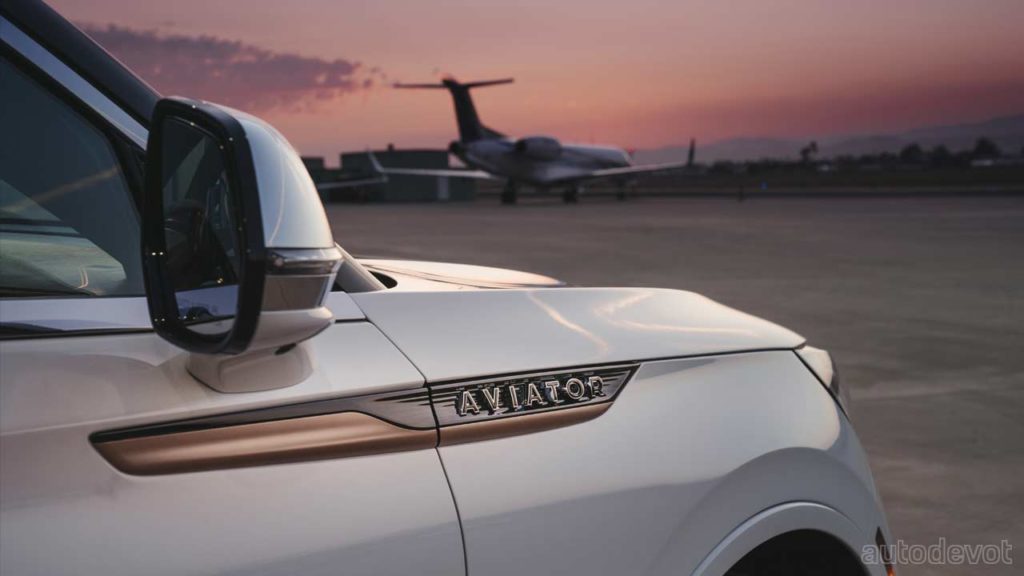 Lincoln-Aviator-Shinola-concept_fender_badge