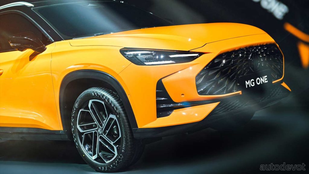 MG-ONE-Sporty_headlights_wheels