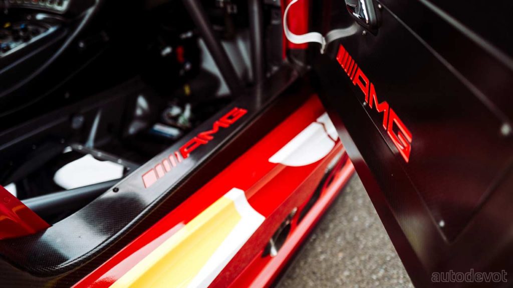 Mercedes-AMG-GT3-2016-50-Years-Legend-of-Spa-special-edition_interior