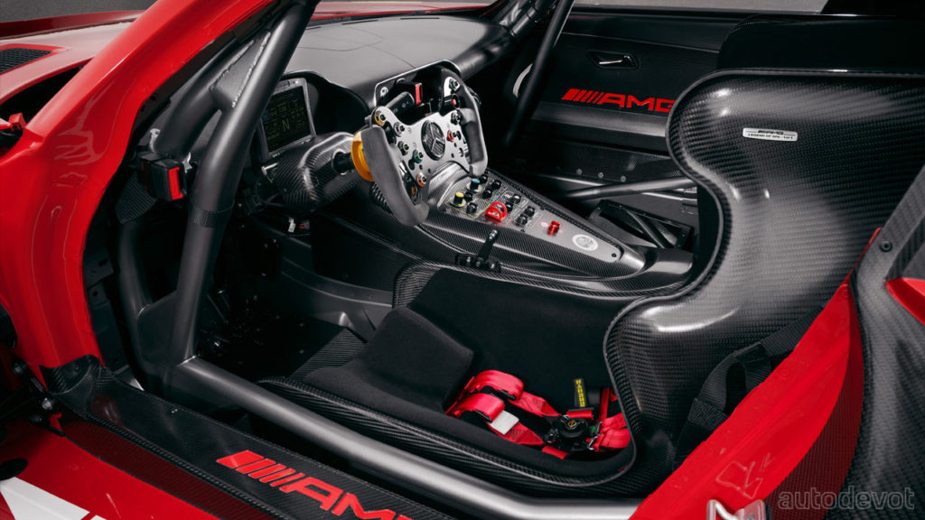 Mercedes-AMG-GT3-2016-50-Years-Legend-of-Spa-special-edition_interior_2
