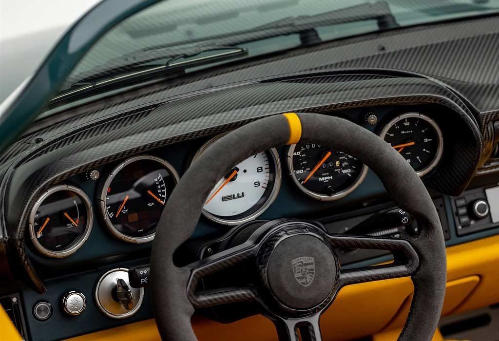 Porsche-993-Speedster-Remastered-by-Gunther-Werks_interior_steering_wheel_instrument_cluster