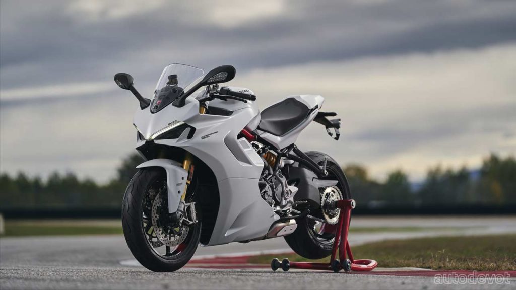 2021-Ducati-SuperSport-950-S