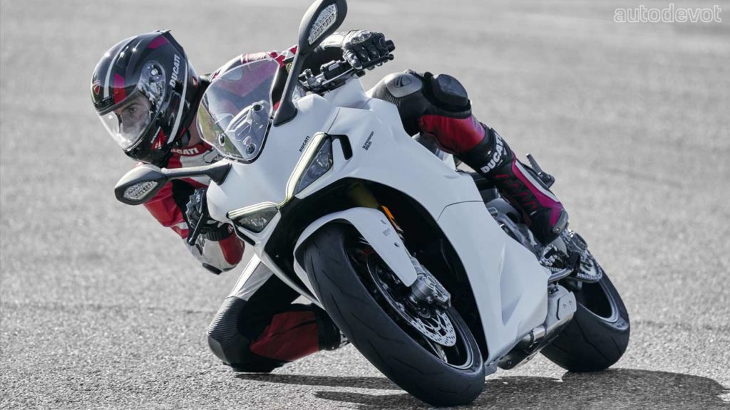 2021-ducati-supersport-950-s_2