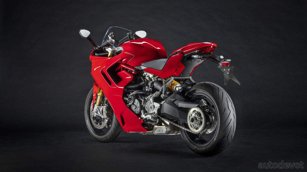 2021-ducati-supersport-950-s_4
