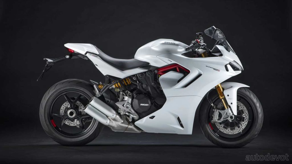 2021-ducati-supersport-950-s_side