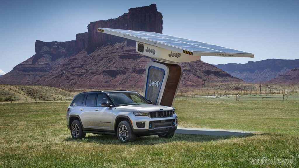 2022-Jeep-Grand-Cherokee-Trailhawk-4xe_2