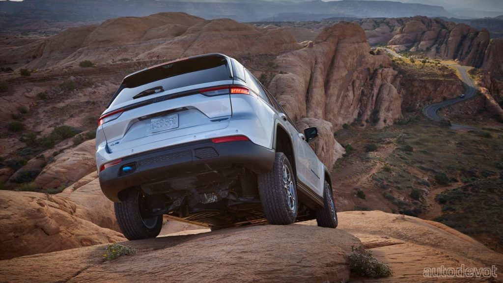 2022-Jeep-Grand-Cherokee-Trailhawk-4xe_5