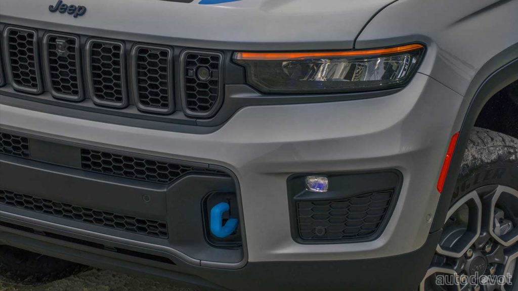 2022-Jeep-Grand-Cherokee-Trailhawk-4xe_headlight