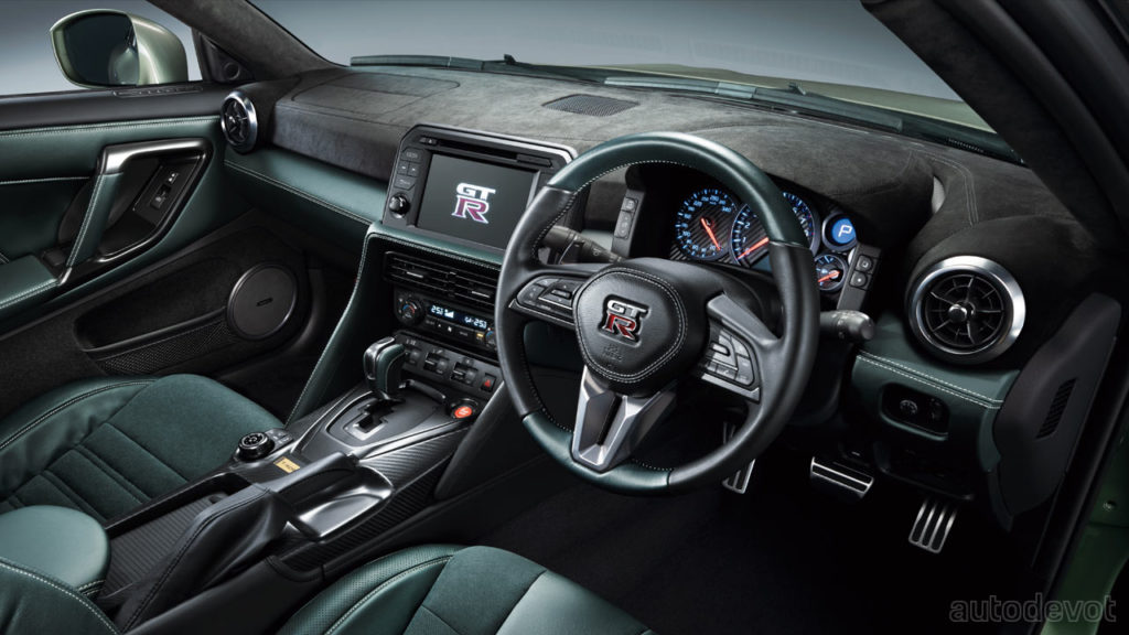 2022-nissan-gt-r-premium-edition-t-spec_interior