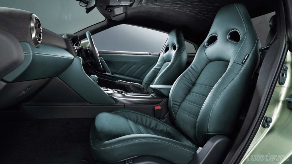 2022-nissan-gt-r-premium-edition-t-spec_interior_seats