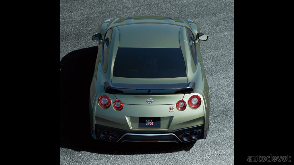 2022-nissan-gt-r-premium-edition-t-spec_rear