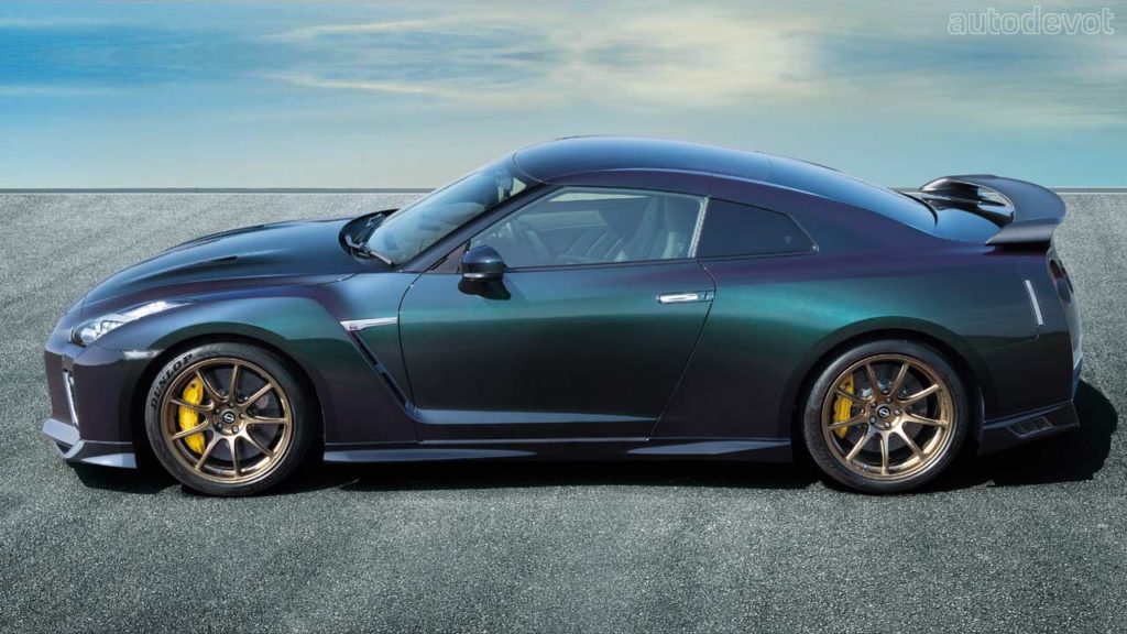 2022-nissan-gt-r-premium-edition-t-spec_side
