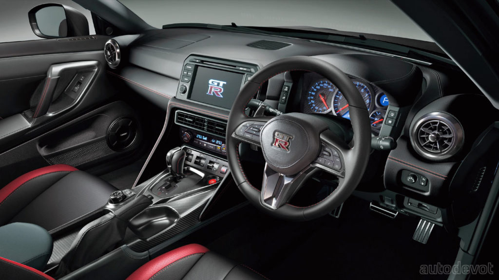 2022-nissan-gt-r_interior