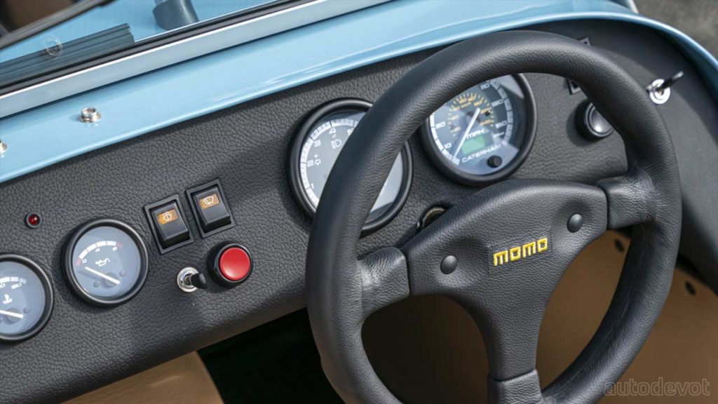 Caterham-Seven-170_interior_dashboard