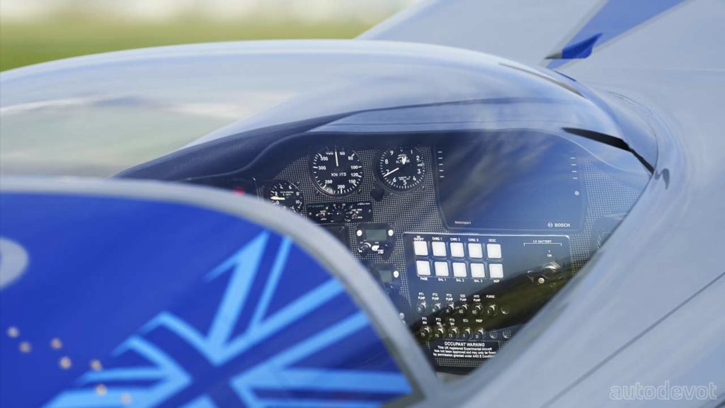 Rolls-Royce-Spirit-of-Innovation-electric-aircraft_cockpit