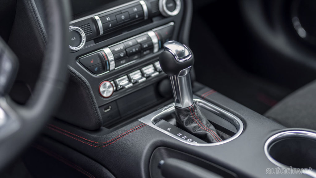 2022-Ford-Mustang-GT-California-Special_interior_centre_console