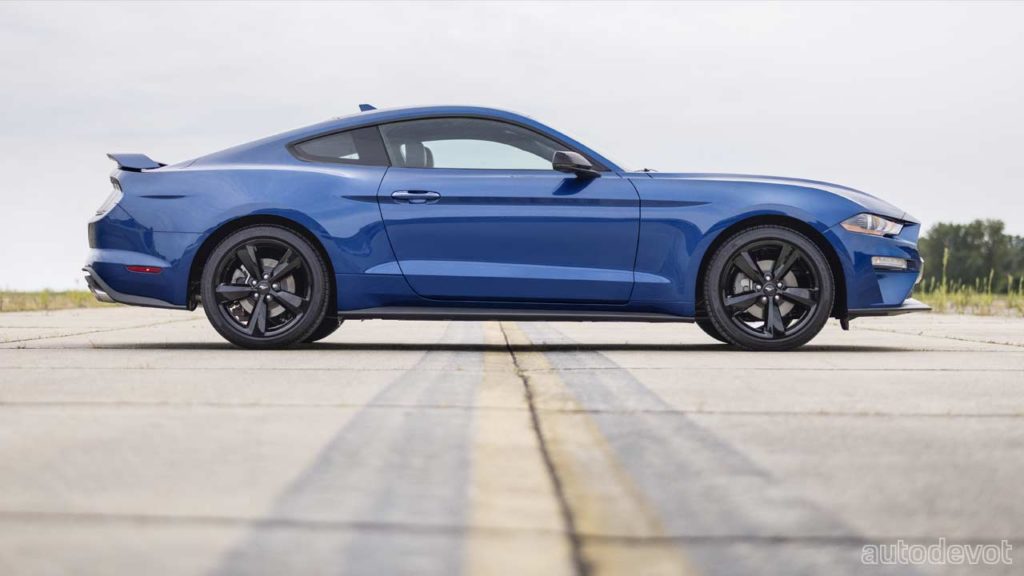 2022-Ford-Mustang-Stealth-Edition_side