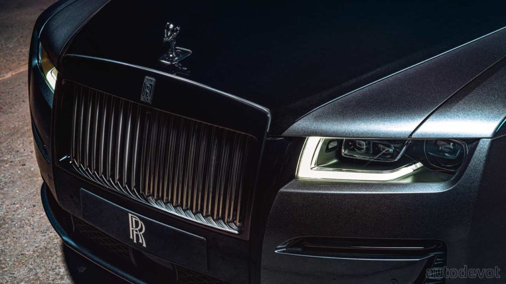 2022-Rolls-Royce-Ghost-Black-Badge_headlights