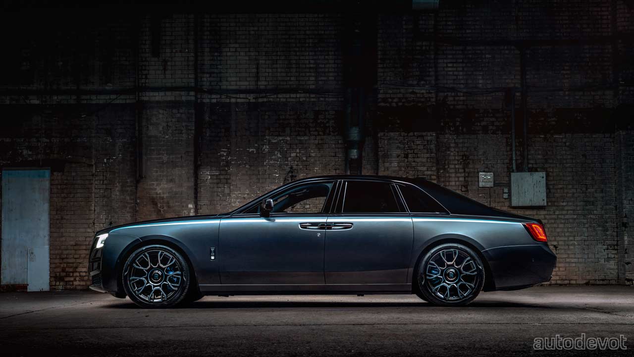 2022-Rolls-Royce-Ghost-Black-Badge_side