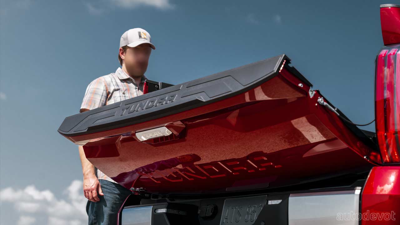 2022-Toyota-Tundra-Limited_bed_tailgate