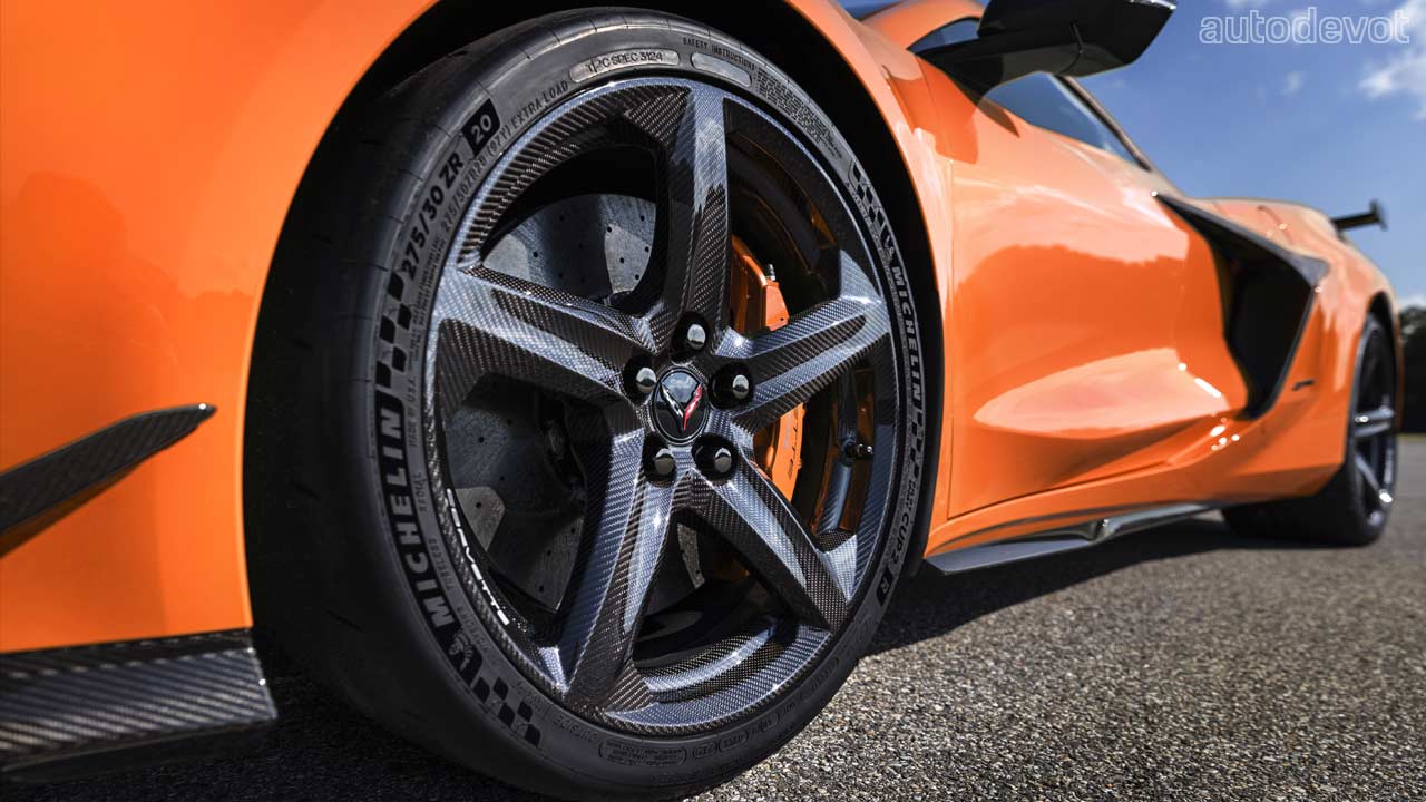 2023-Chevrolet-Corvette-Z06_carbon_fibre_wheels