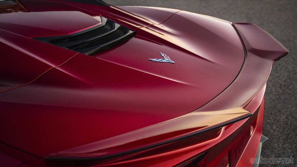 2023-Chevrolet-Corvette-Z06_rear_spoiler