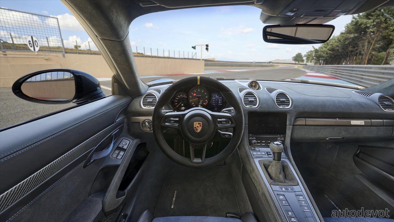 2022-Porsche-718-Cayman-GT4-RS_interior
