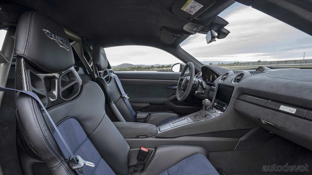 2022-Porsche-718-Cayman-GT4-RS_interior_seats