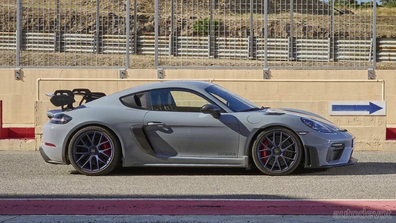 2022-Porsche-718-Cayman-GT4-RS_side