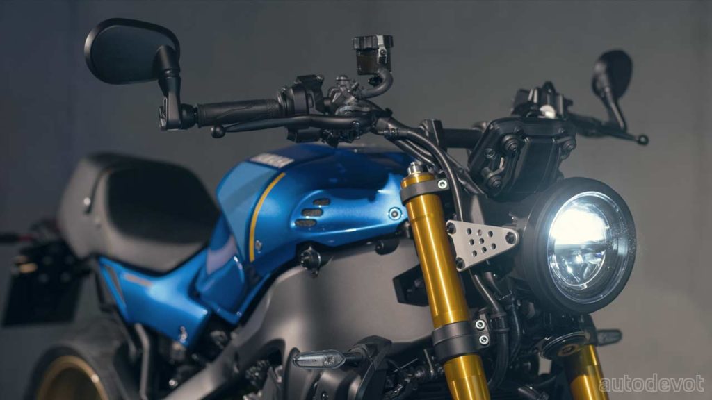 2022-Yamaha-XSR900_headlight