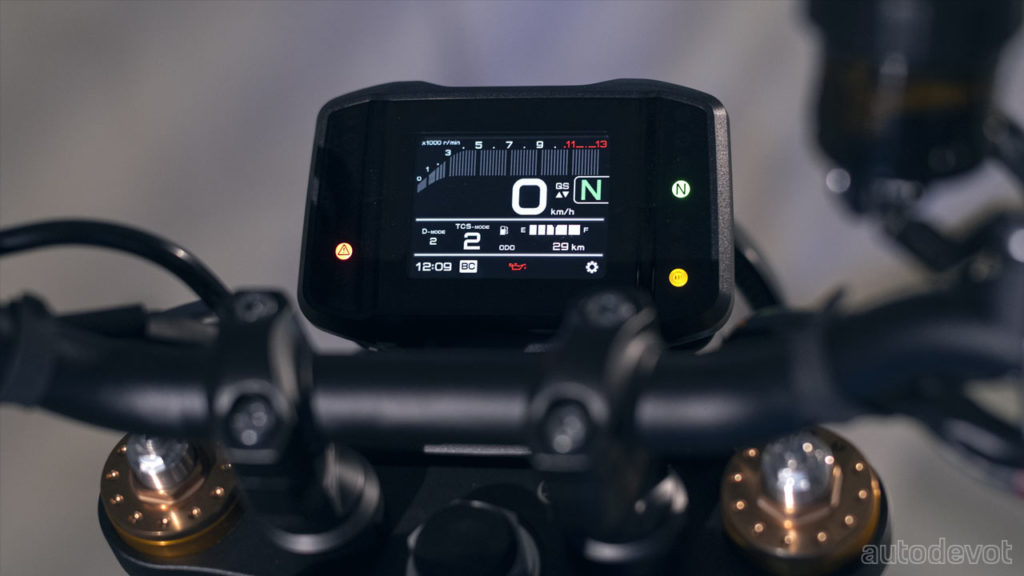 2022-Yamaha-XSR900_instrument_display