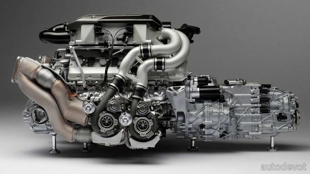 Bugatti-Chiron-Super-Sport_engine