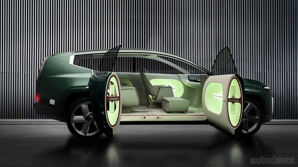 Hyundai-Ioniq-Seven-Concept_doors_open_interior