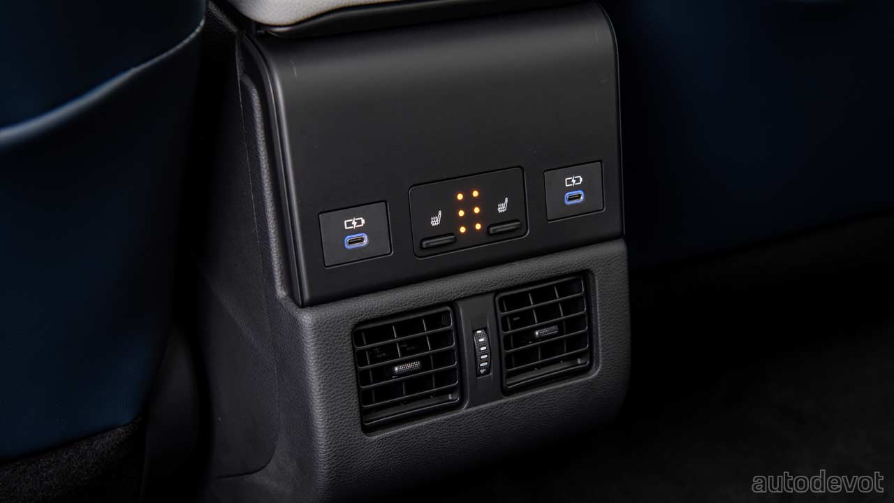 Subaru-Solterra_interior_rear_AC_vents