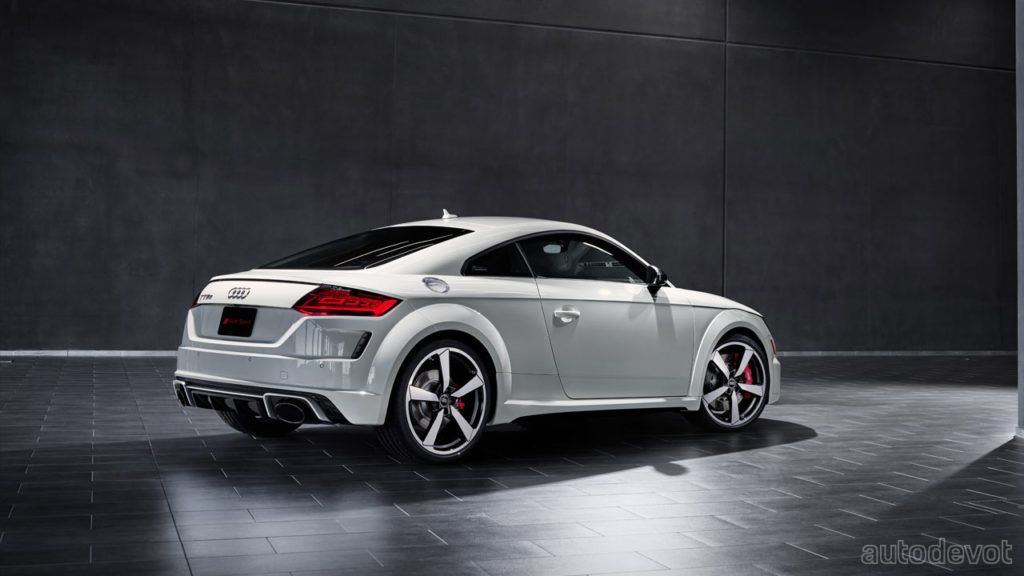 2022-Audi-TT-RS-Heritage-Edition_3
