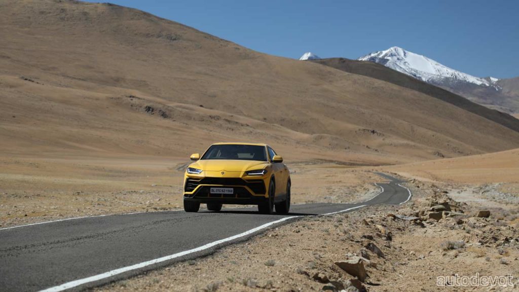 Lamborghini-Urus-on-Umling-La-Pass