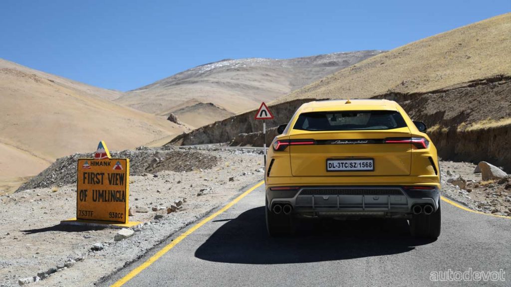 Lamborghini-Urus-on-Umling-La-Pass_2