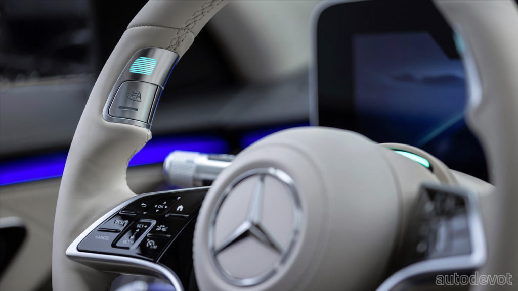 Mercedes-Benz-S-Class-DRIVE-PILOT-steering-wheel