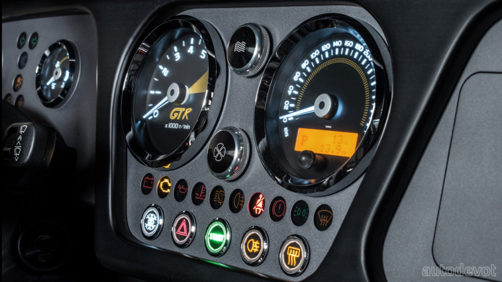 Morgan-Plus-8-GTR_interior_dashboard