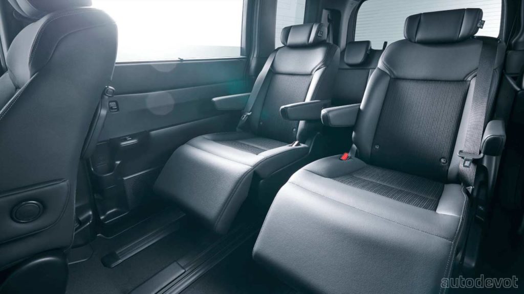 2022-Honda-Step-WGN-interior_rear_seats