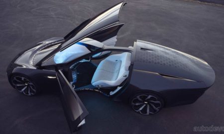Cadillac-InnerSpace-Autonomous-Concept_doors_open