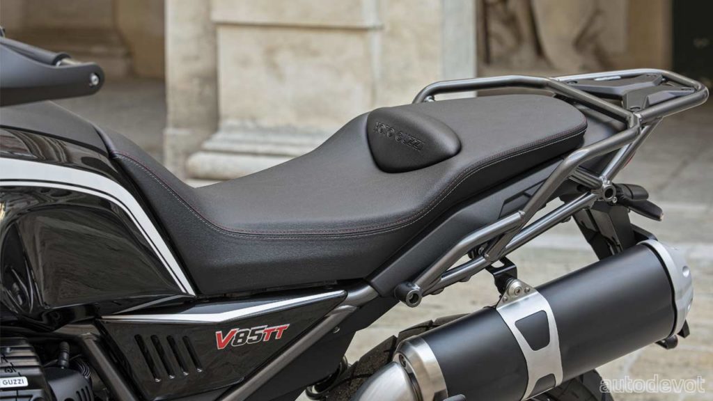Moto-Guzzi-V85-TT-Guardia-d’Onore_seat