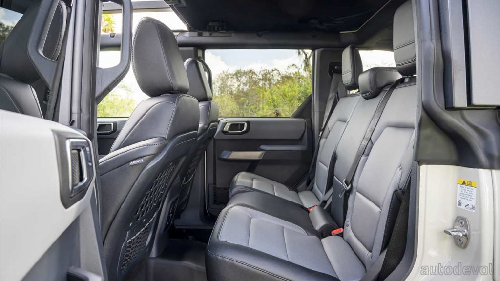 2022-Ford-Bronco-Everglades_interior_rear_seats