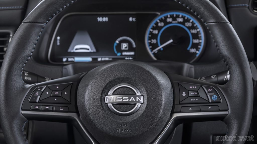 2022-Nissan-Leaf-Europe_interior_steering_wheels