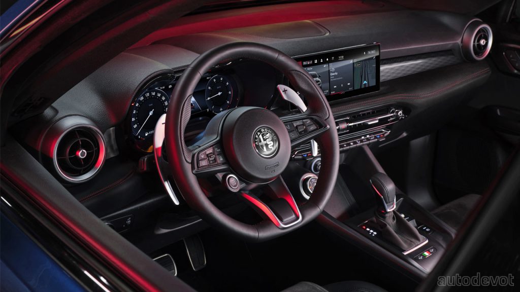 Alfa-Romeo-Tonale_interior_steering