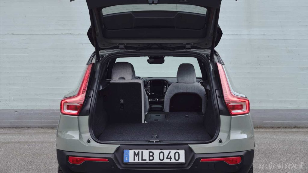 2022-Volvo-XC40-Recharge-facelift_boot