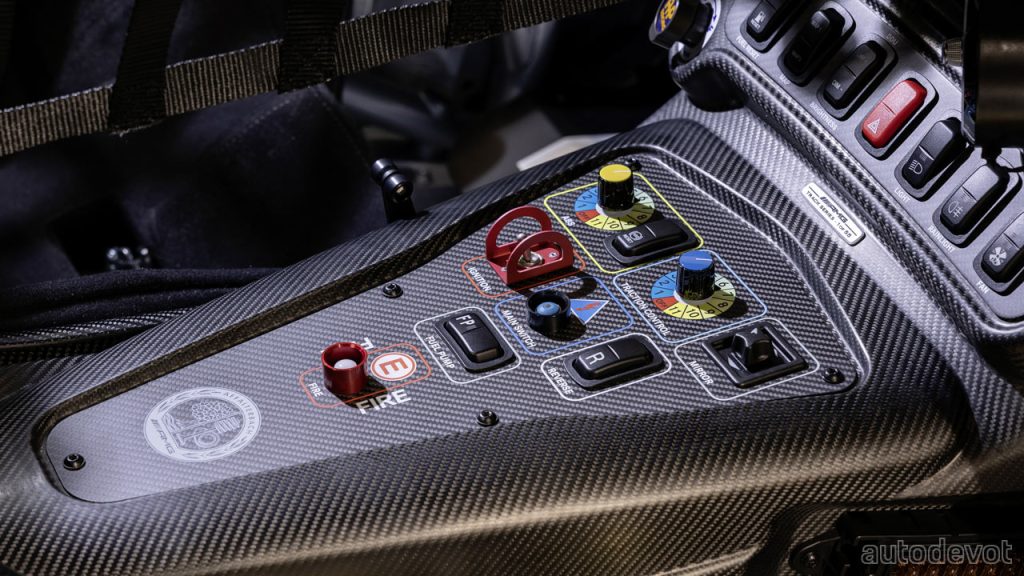 Mercedes-AMG-GT-Track-Series-limited-edition_interior_centre_console_2
