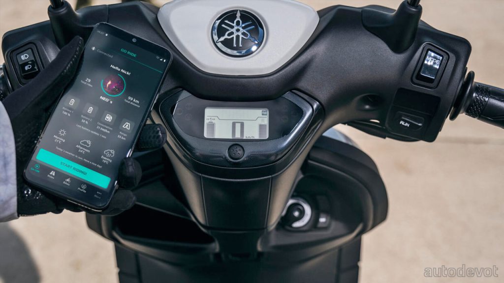 Yamaha-NEO's-electric-scooter_instrument_display