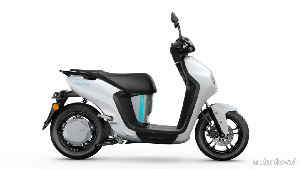 Yamaha-NEO's-electric-scooter_side