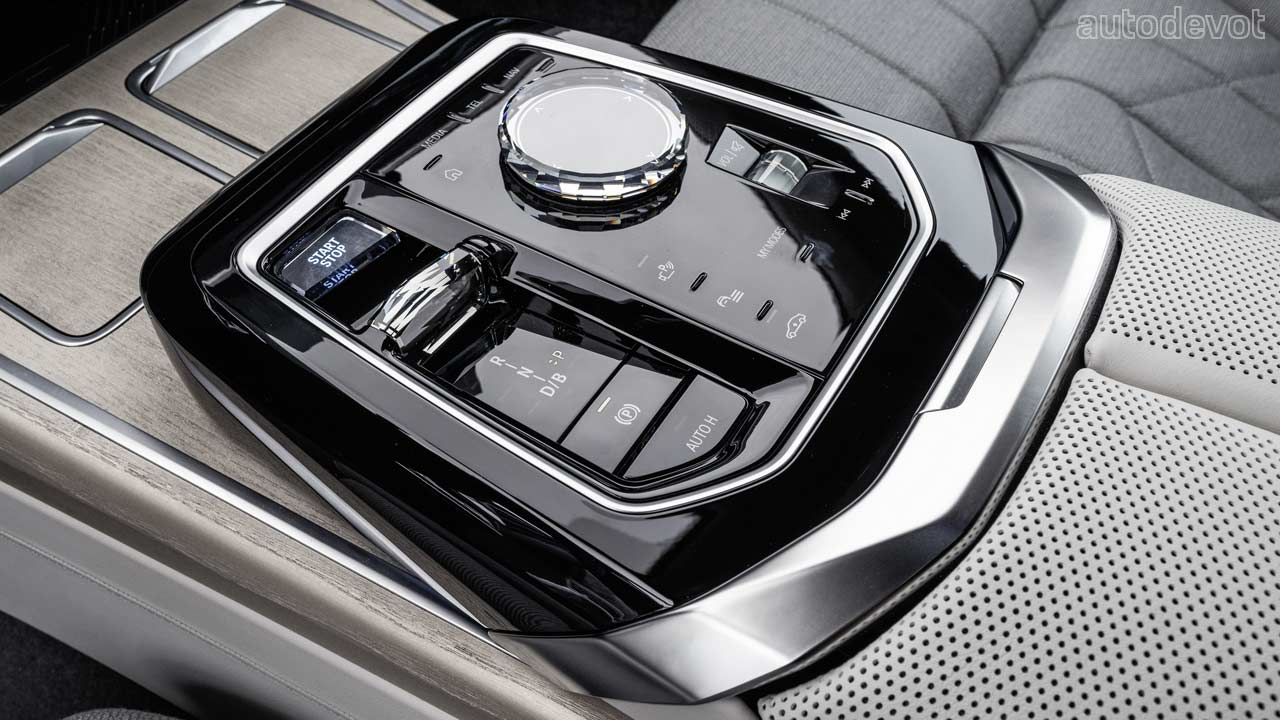 2023-BMW-7-Series-i7-xDrive60_interior_centre_console